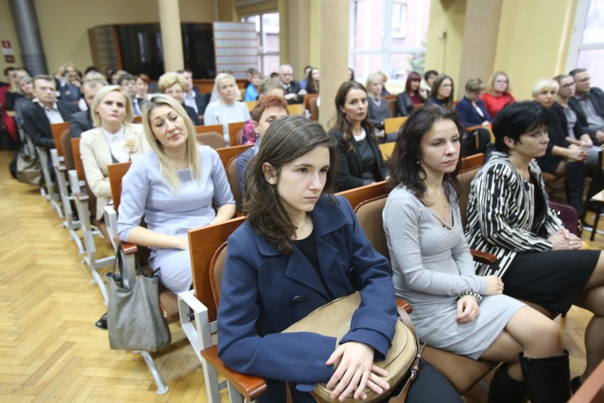 Oto laureaci tytułu „Nauczyciel na medal”. Wręczyliśmy nagrody zwycięzcom plebiscytu DZ [ZDJĘCIA]