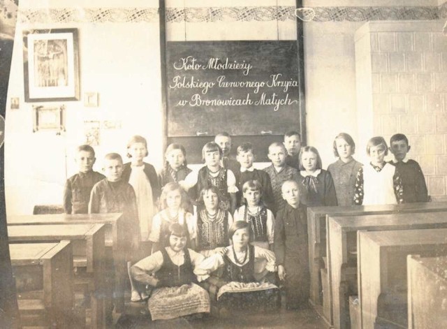 Spotkanie Koła Młodzieży PCK w szkole w Bronowicach Małych, 1936 r.