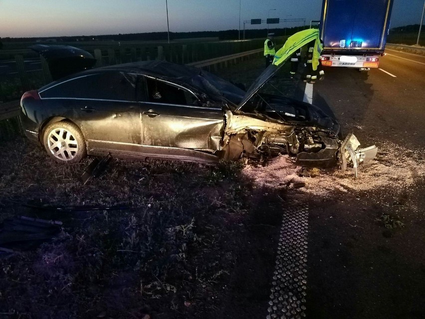 Groźny wypadek na krajowej ósemce. Samochód osobowy zderzył...