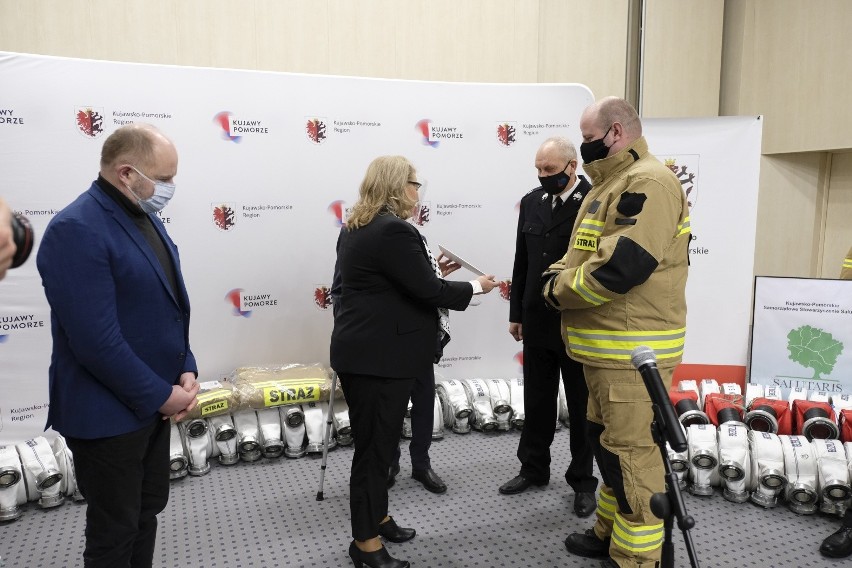 W czwartek w Urzędzie Marszałkowskim strażacy odebrali nowy...