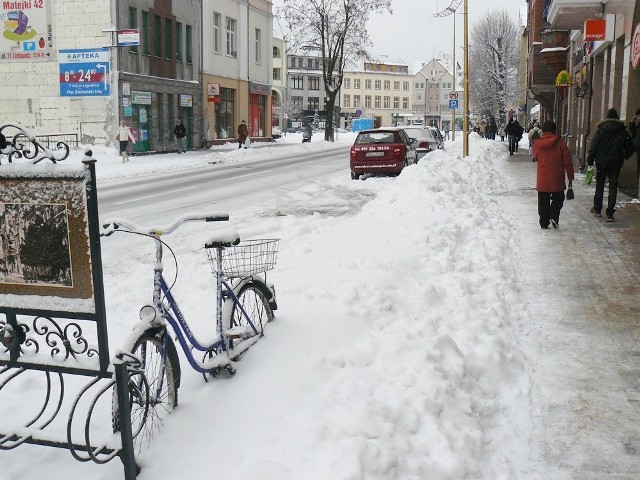 Śnieg będzie zbierany przede wszystkim z chodników. Służby miejskie czekają też na sygnały od mieszkańców.
