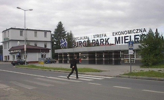 W mieleckim EuroParku przybędzie kilka tysięcy miejsc pracyBrama główna do mieleckiej strefy.