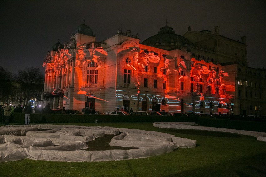 Niezwykły spektakl na fasadzie Teatru Słowackiego