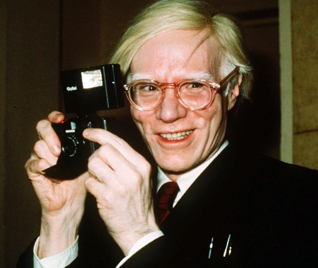 Na zdjęciu artysta Andy Warhol. Zdjęcie zrobiono w 1Nowym Jorku w 1976r.