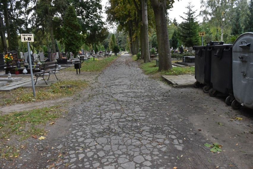 Cmentarne alejki w Malborku czekają na remont