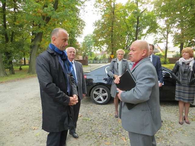 Mirosław Ramza (z prawej) wygrał ponownie wybory na przewodniczącego powiatowych struktur PO. Obok wiceminister Marcin Jabłoński.
