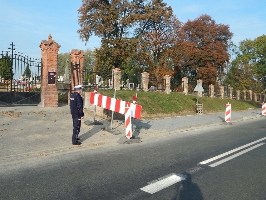Wkrótce Wszystkich Świętych - radziejowska policja sprawdza drogi i ulice wiodące do cmentarzy