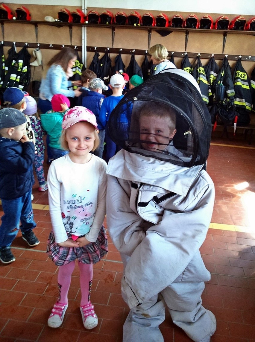 Przedszkolaki z Malechowa w komendzie straży pożarnej