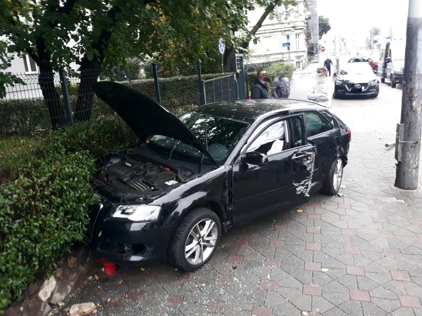 Zderzenie 4 samochodów na ul. Grabiszyńskiej we Wrocławiu...