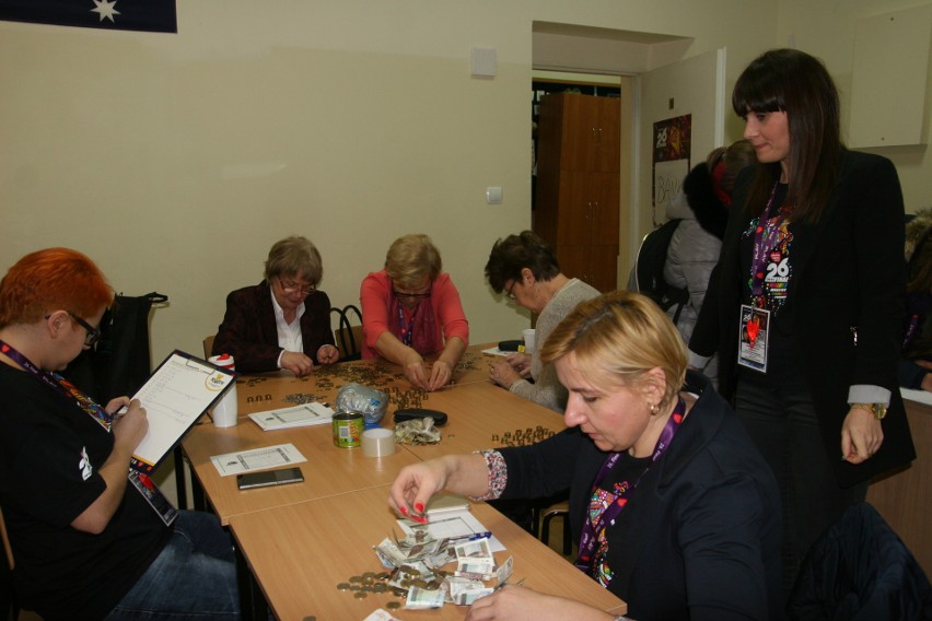 W Ostrowi i kilku gminach wolontariusze WOŚP zebrali 55 tys. złotych [ZDJĘCIA]
