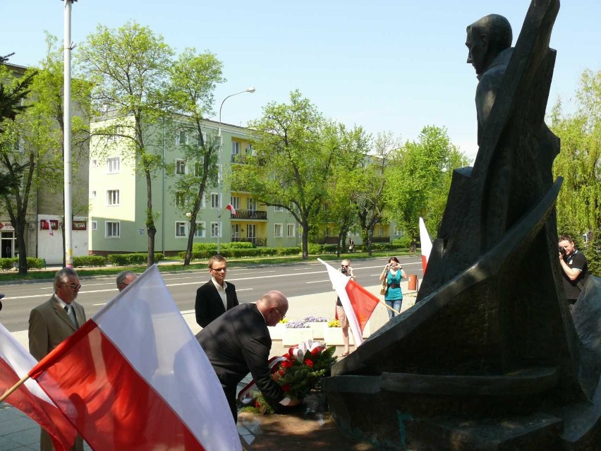 Wieniec składany przy pomniku Eugeniusza Kwiatkowskiego.