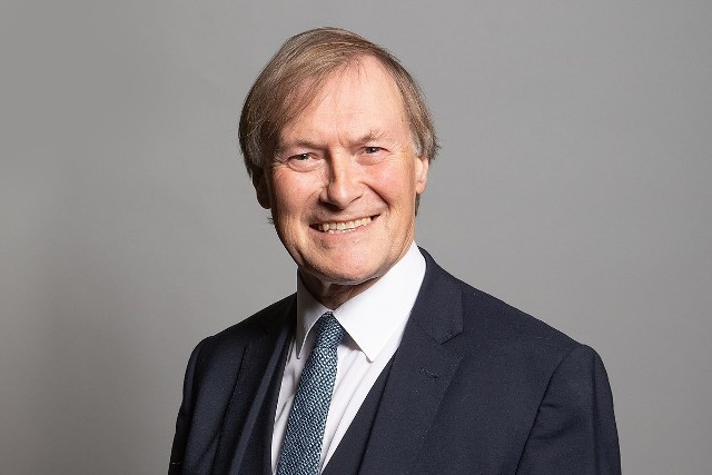 Sir David Amess został zamordowany w październiku 2021 roku.