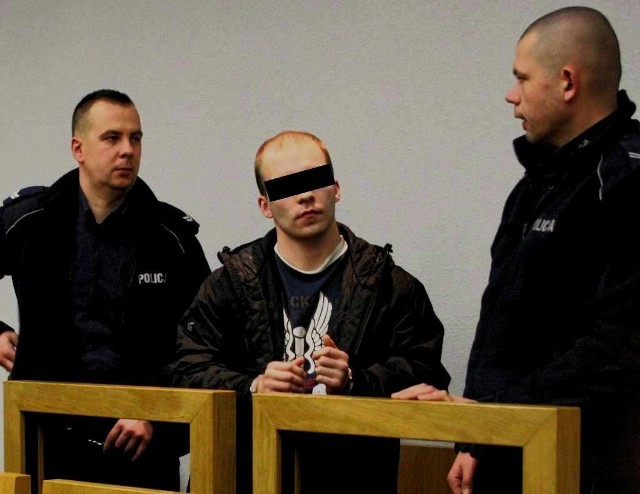 Oskarżony Dawid M. przed Sądem Apelacyjnym w Krakowie. Na sali rozpraw przeprosił rodzinę zabitego chłopaka