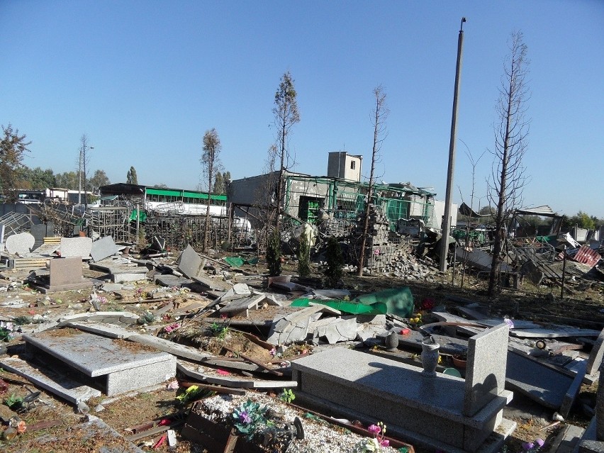 Wybuch gazu w Gliwicach-Sośnicy: Wkrótce Wszystkich Świętych, a cmentarz zniszczony [ZDJĘCIA]