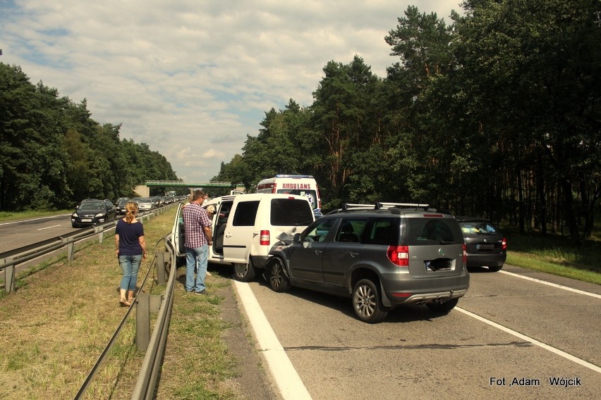 Wypadek na "betonówce" do Świnoujścia. Zderzyły się trzy auta. Dzieci trafiły do szpitala