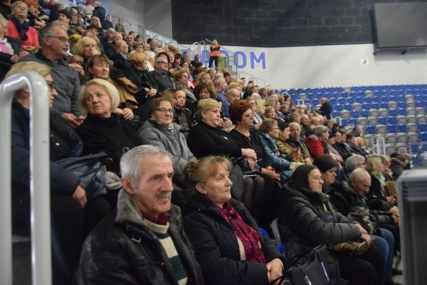 Zespół Mazowsze wystąpił w Radomiu. W Radomskim Centrum Sportu zachwycił swoim kunsztem. Tłum gości na widowni. Byłeś tam? Zobacz zdjęcia