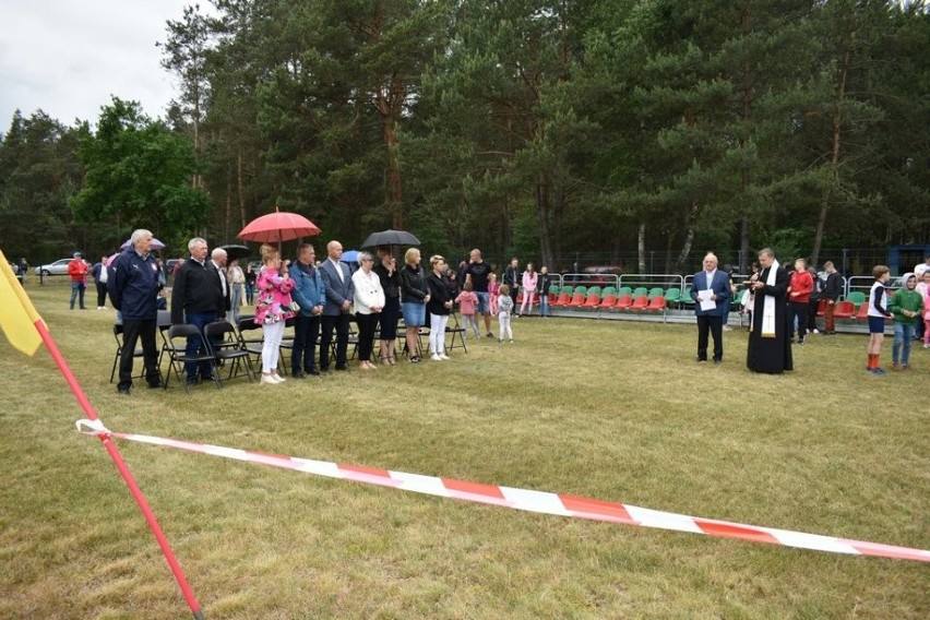 W Nieznamierowicach, w gminie Rusinów zostało oddane do użytku nowe boisko sportowe. Była okazja do rozegrania zawodów