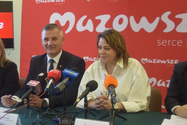 W piątek 16 lutego, z udziałem wicemarszałka  Rafała Rajkowskiego i wójta Garbatki Letnisko Teresy Fryszkiewicz, została podpisana umowa o remoncie ważnej drogi w Garbatce Letnisko.
