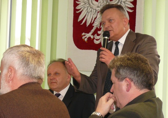 Zastępca przewodniczącego rady Zbigniew Rogowski powiedział na sesji, że "wyprasza sobie niesmaczne oceny pana Kozielewicza&#8221;.