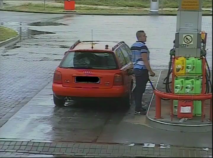 Białobrzeska policja poszukuje złodziei paliwa.