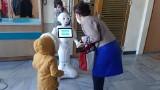 Robot wita pacjentów odwiedzających Uniwersytecki Szpital Kliniczny w Opolu 