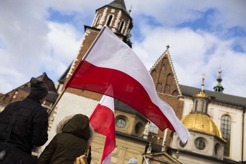 Kraków. Pochód patriotyczny z Wawelu na Rynek [ZDJĘCIA]