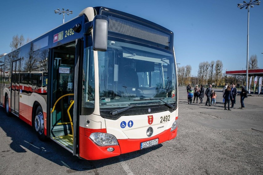 Więcej kursów autobusów nr 115, korekty na liniach 156, 164,...