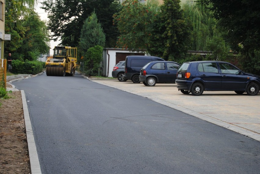 Trwa przebudowa osiedlowych ulic we Włoszczowie (ZDJĘCIA)