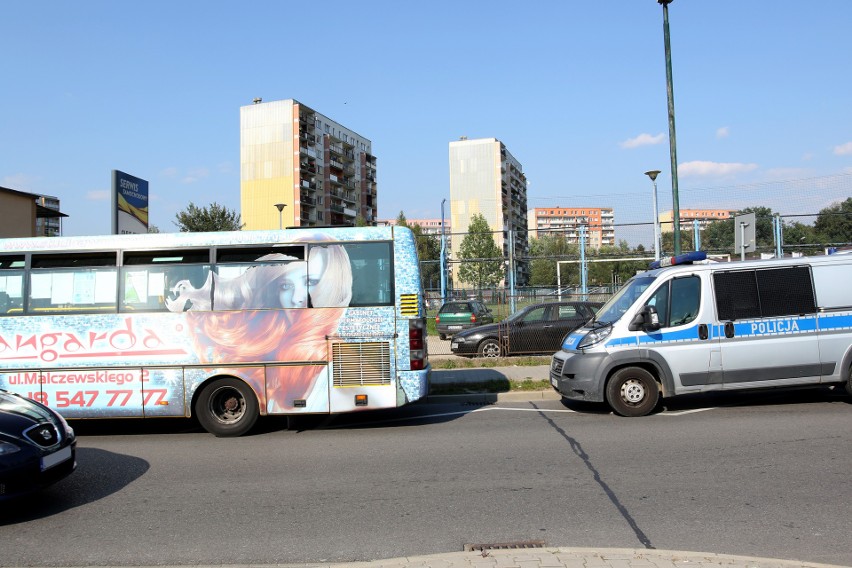 Autobus uniknął zderzenia, ale poszkodowana pasażerka w szpitalu