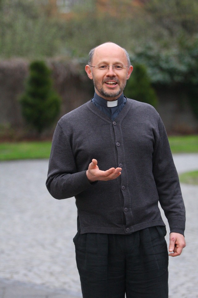 Ks. prof. Marek Lis,  teolog i filmoznawca,  prodziekan Wydziału Teologicznego Uniwersytetu Opolskiego.