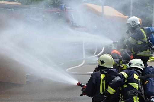 Poznań: Wybuch i pożar na działkach przy ulicy Dojazd