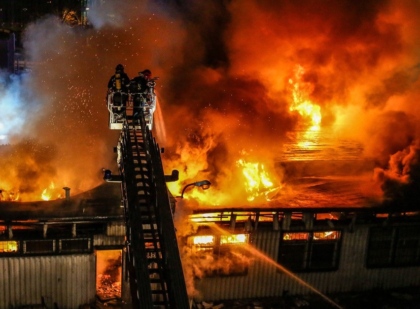 Pożar magazynu przy ul. Abrahama w Gdańsku