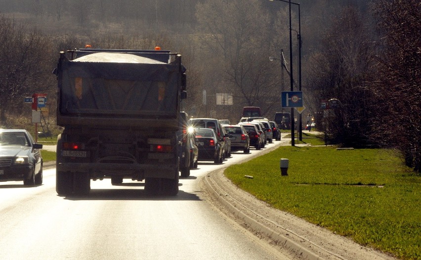 Zamknięta al. Warszawska: Utrudnienia w ruchu, objazdy i...