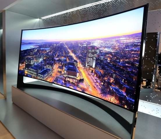 Wklęsły telewizor UHD 105 cali105-calowy wklęsły telewizor UHD jest aktualnie największym wklęsłym telewizorem UHD. Model ten ma olbrzymi, wklęsły ekran i jest największym wyprodukowanym odbiornikiem z obrazem w formacie 21 x 9.