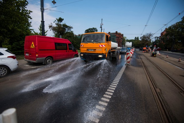 Polewaczki pomagają zredukować ilość pyłów zawieszonych