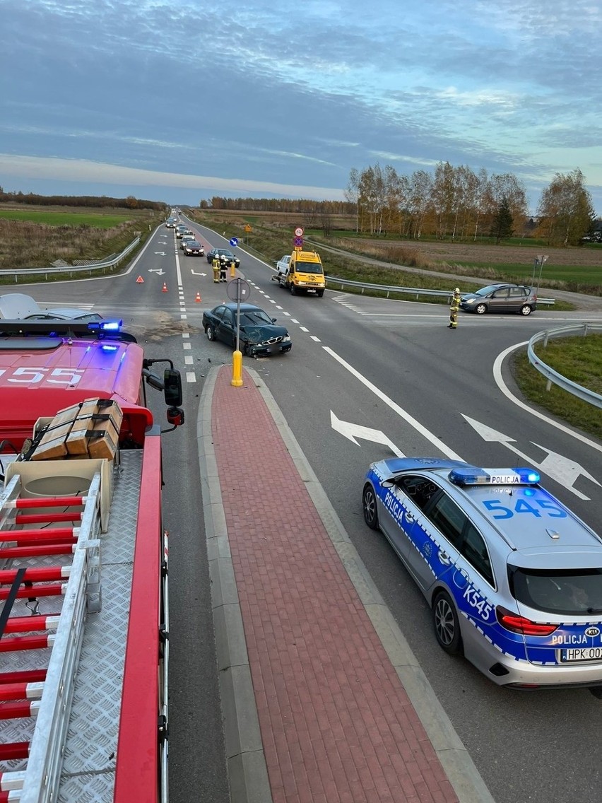 Wypadek w Weryni. W zderzeniu fiata z daewoo ranne zostały trzy osoby [ZDJĘCIA]