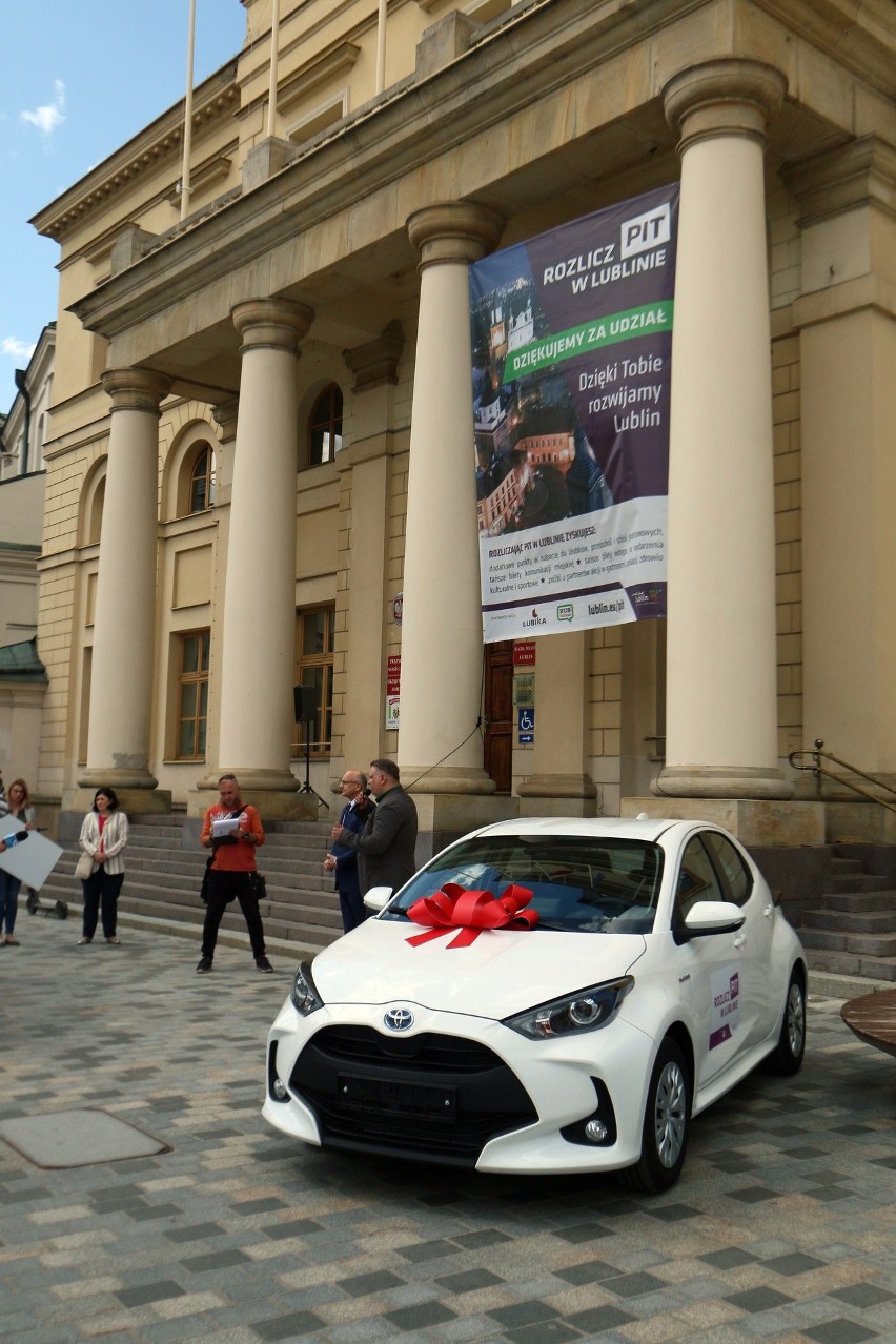 Miasto wzięło podatek, w zamian dało samochód. Nagrody w konkursie „Rozlicz PIT w Lublinie” trafiły do mieszkańców