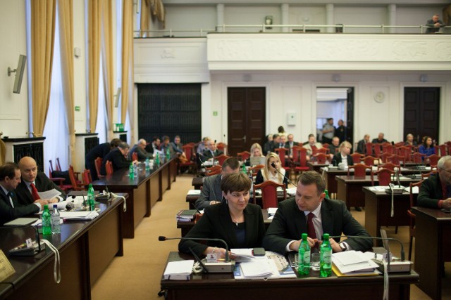 Spory polityczne na środowej sesji, dotyczące wysokości opłat za śmieci, doprowadziły do tego, że nie ustalono żadnej stawki.