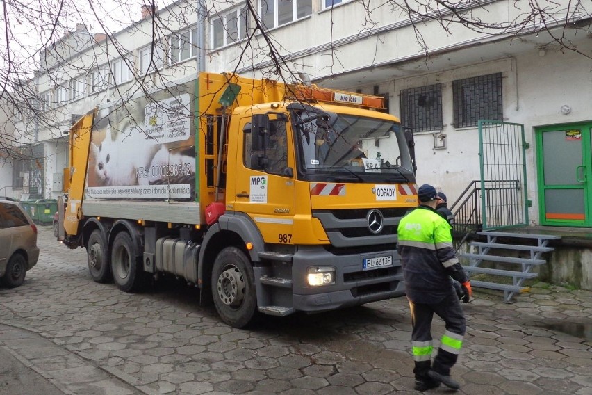 Firmy odbierające odpady komunalne w Łodzi pracowały w...