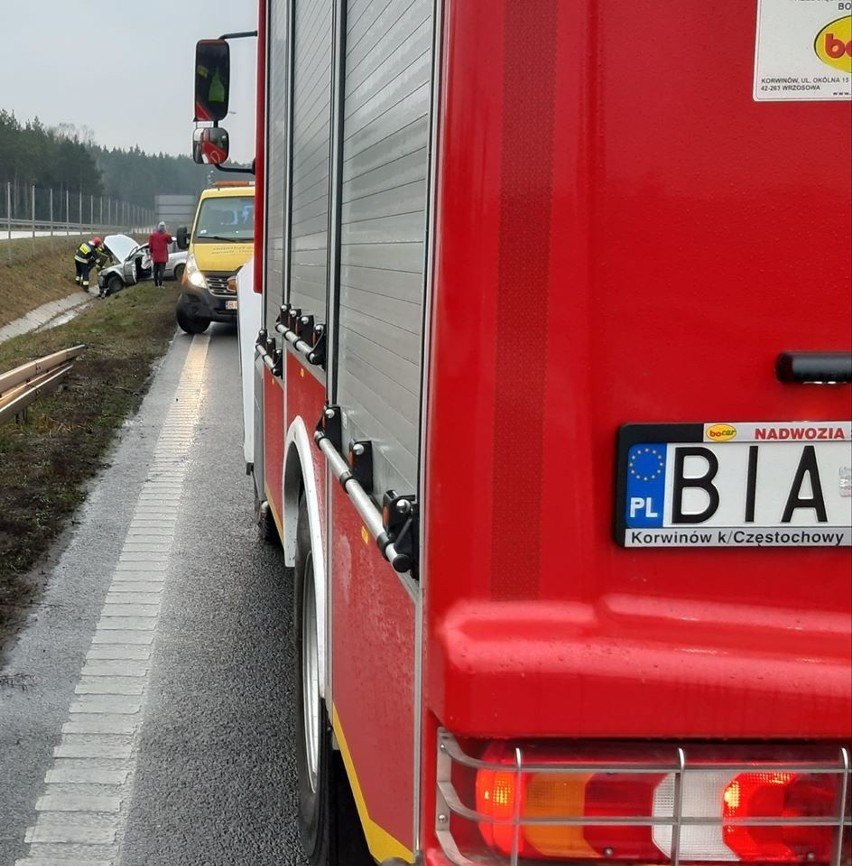 Katrynka. Wypadek na DK 8. Zderzenie dwóch aut osobowych. Jedna osoba trafiła do szpitala [ZDJĘCIA]