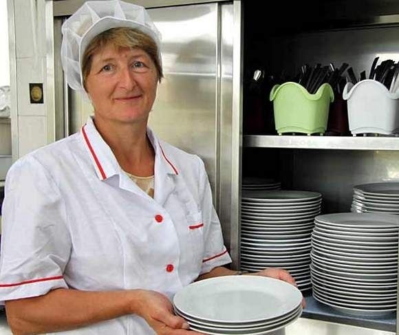 Teresa Śliwińska, szefowa kuchni w SP nr 16 w Rzeszowie: - Z każdym rokiem coraz więcej dzieci korzysta ze stołówki.