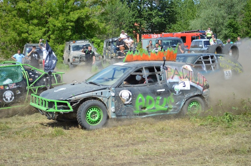 Wraki ścigały się w tumanach kurzu [FOTO]