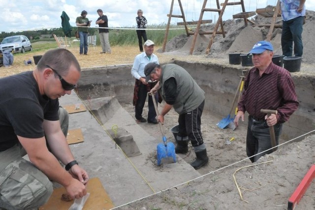 Naukowcy z poznańskiego oddziału PAN przy pomocy pracowników z Kargowej odsłonili na polu pod Wojnowem miejsce, gdzie kilka tysięcy lat temu przebywał nasz praprzodek 