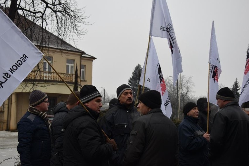 Zawiercie: Pracownicy pikietowali przed odlewnią [WIDEO, ZDJĘCIA]