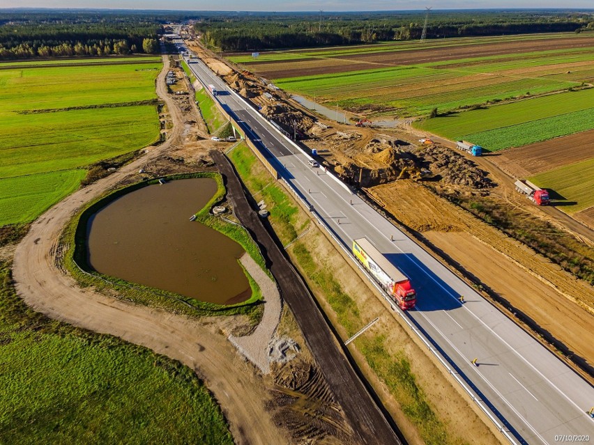 Oto najnowsze zdjęcia z budowy autostrady A1 na odcinkach D...