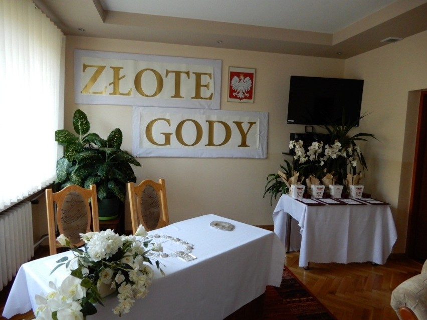 Złote Gody w gminie Bejsce. Piękny jubileusz obchodziło siedem par małżeńskich. Były medale, gratulacje i życzenia [ZDJĘCIA]