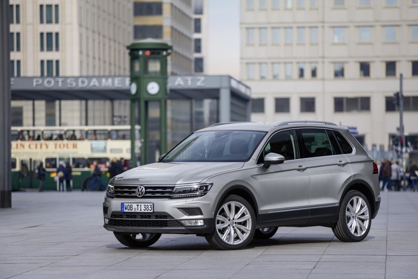 7. Volkswagen Tiguan - 703 143 sprzedanych egzemplarzy w...