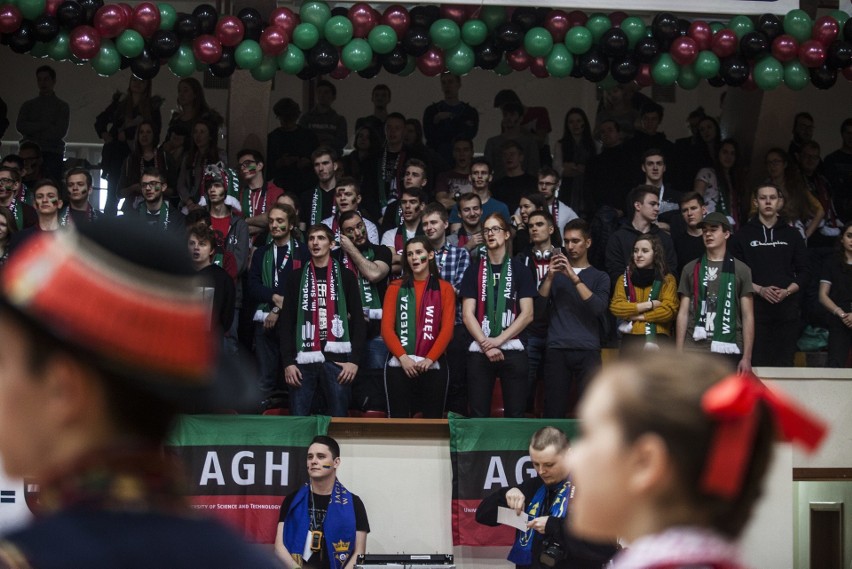 Charytatywny mecz UJ vs. AGH. Studenci dwóch największych uczelni w Krakowie połączyli siły [ZDJĘCIA]