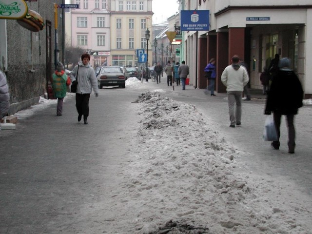 Na utrzymanie chodników w centrum miasta gmina ma pieniądze.