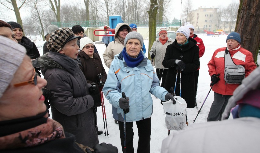 90-latka z Łodzi wciąż bierze udział w treningach nordic walking [ZDJĘCIA]